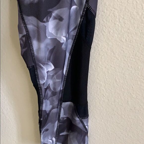 Adore Me Cropped Leggings - Picture 2 of 4